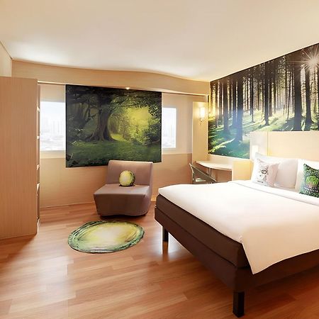 Ibis Jakarta Harmoni Exteriör bild