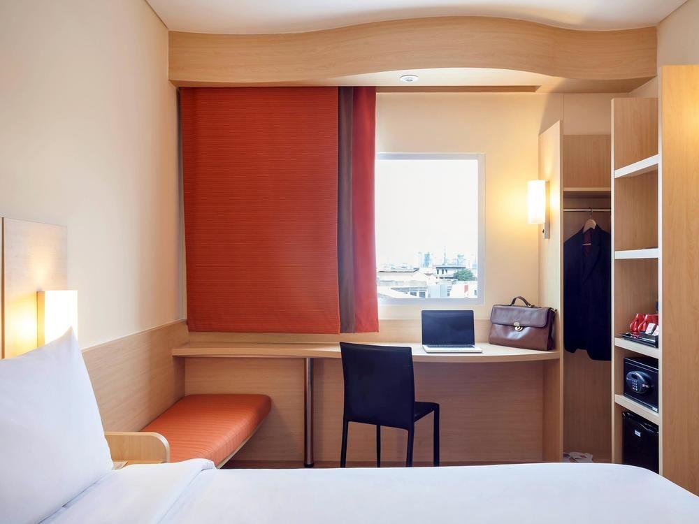 Ibis Jakarta Harmoni Exteriör bild