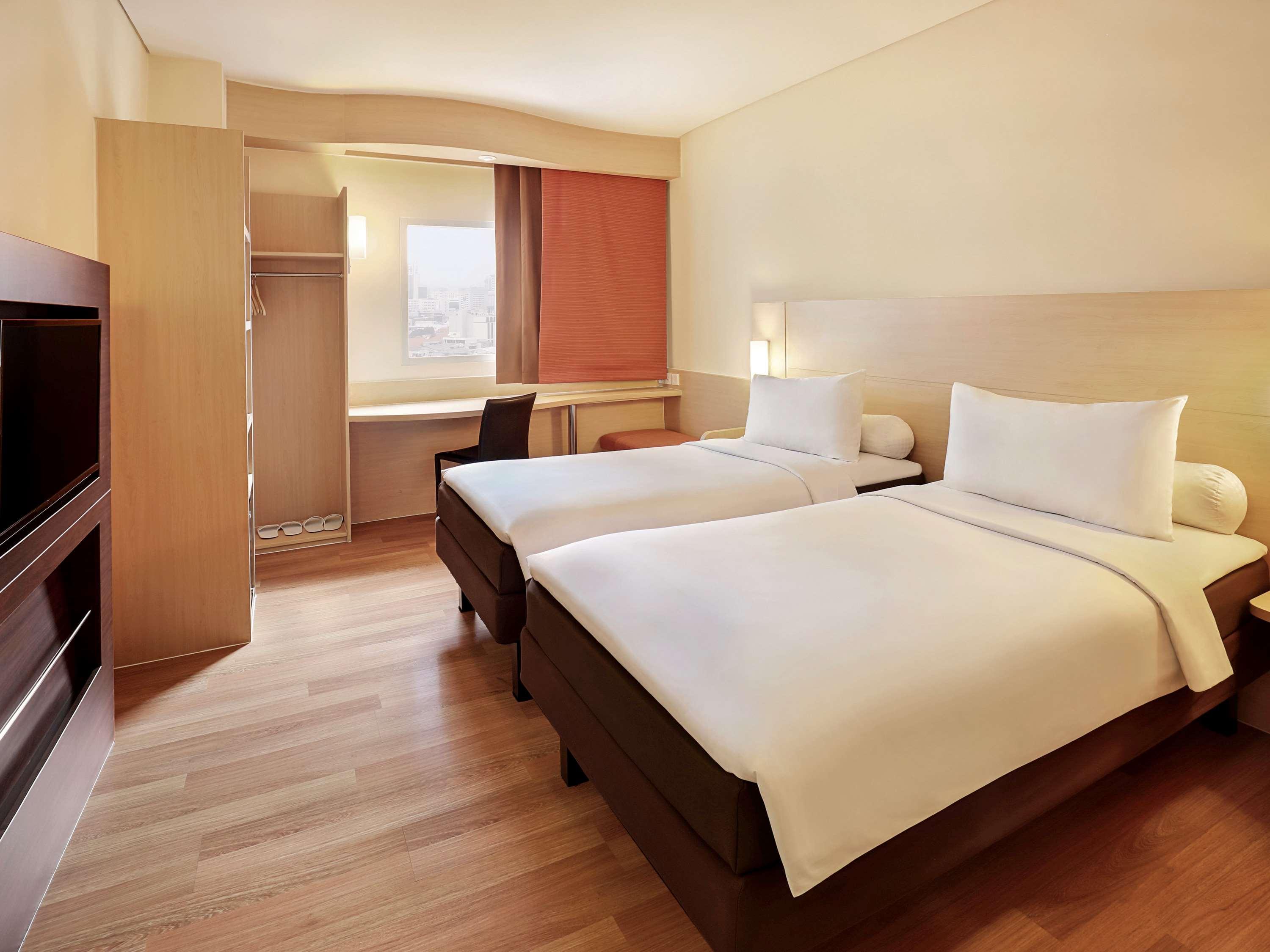 Ibis Jakarta Harmoni Exteriör bild
