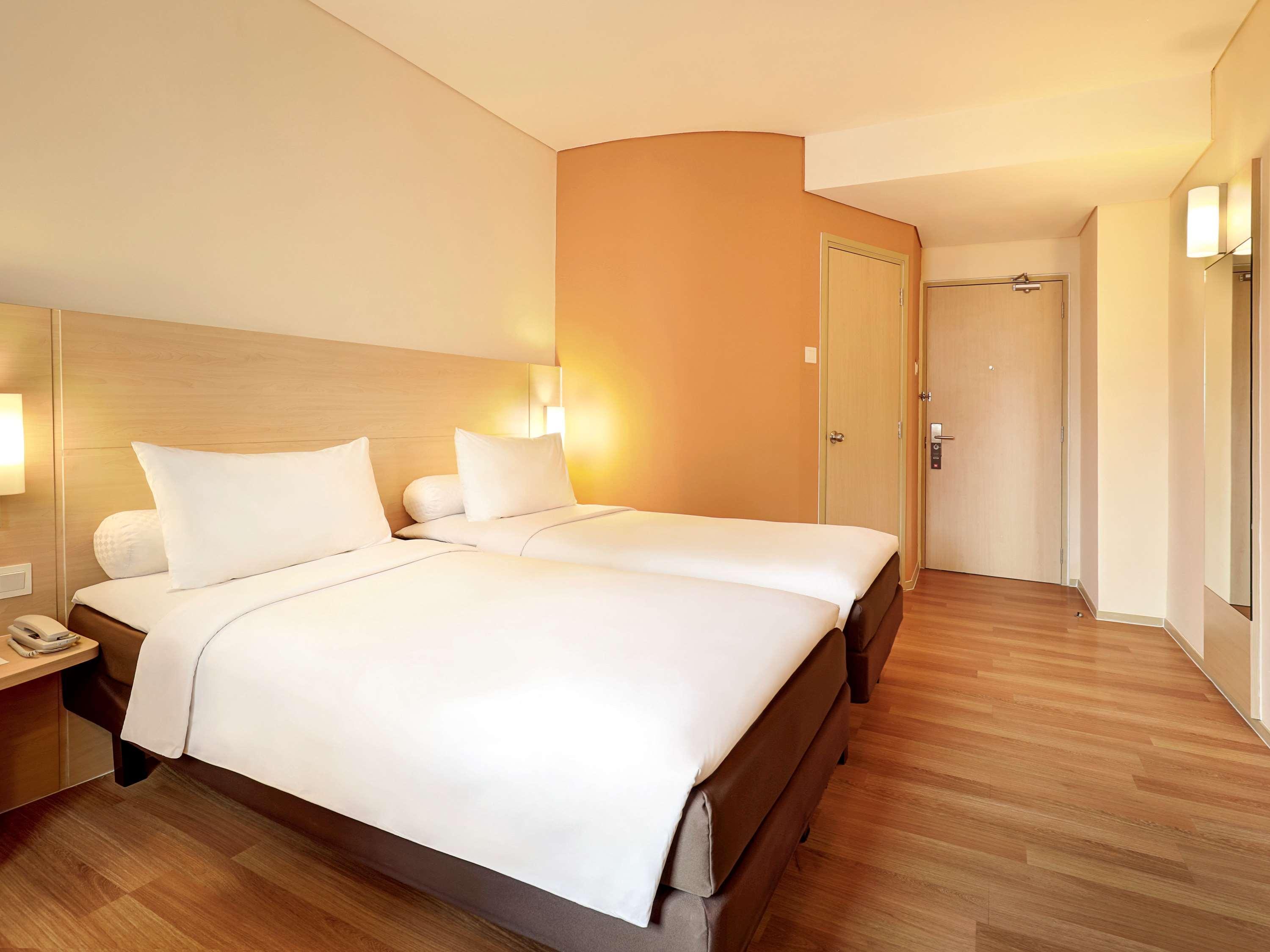 Ibis Jakarta Harmoni Exteriör bild