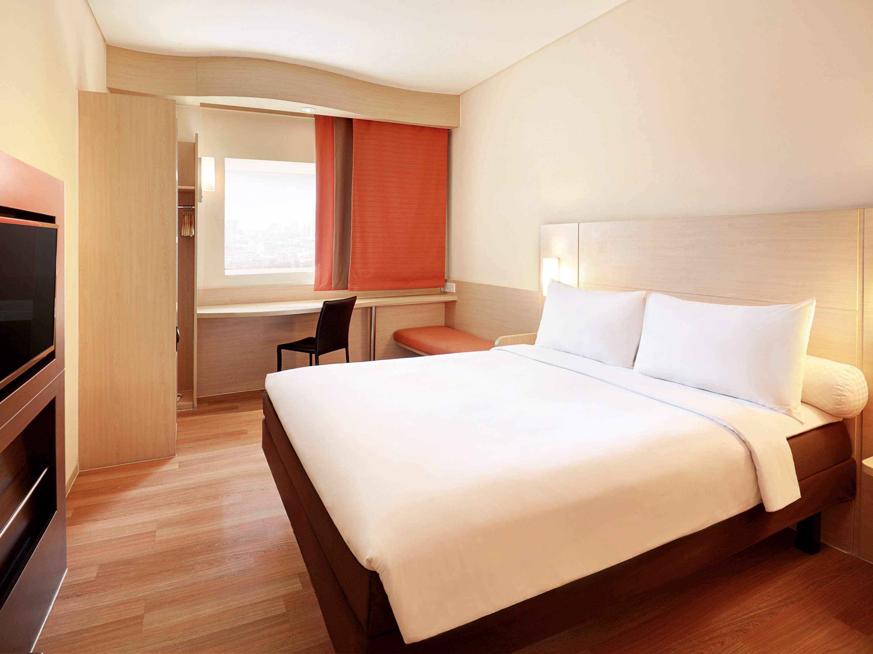 Ibis Jakarta Harmoni Exteriör bild