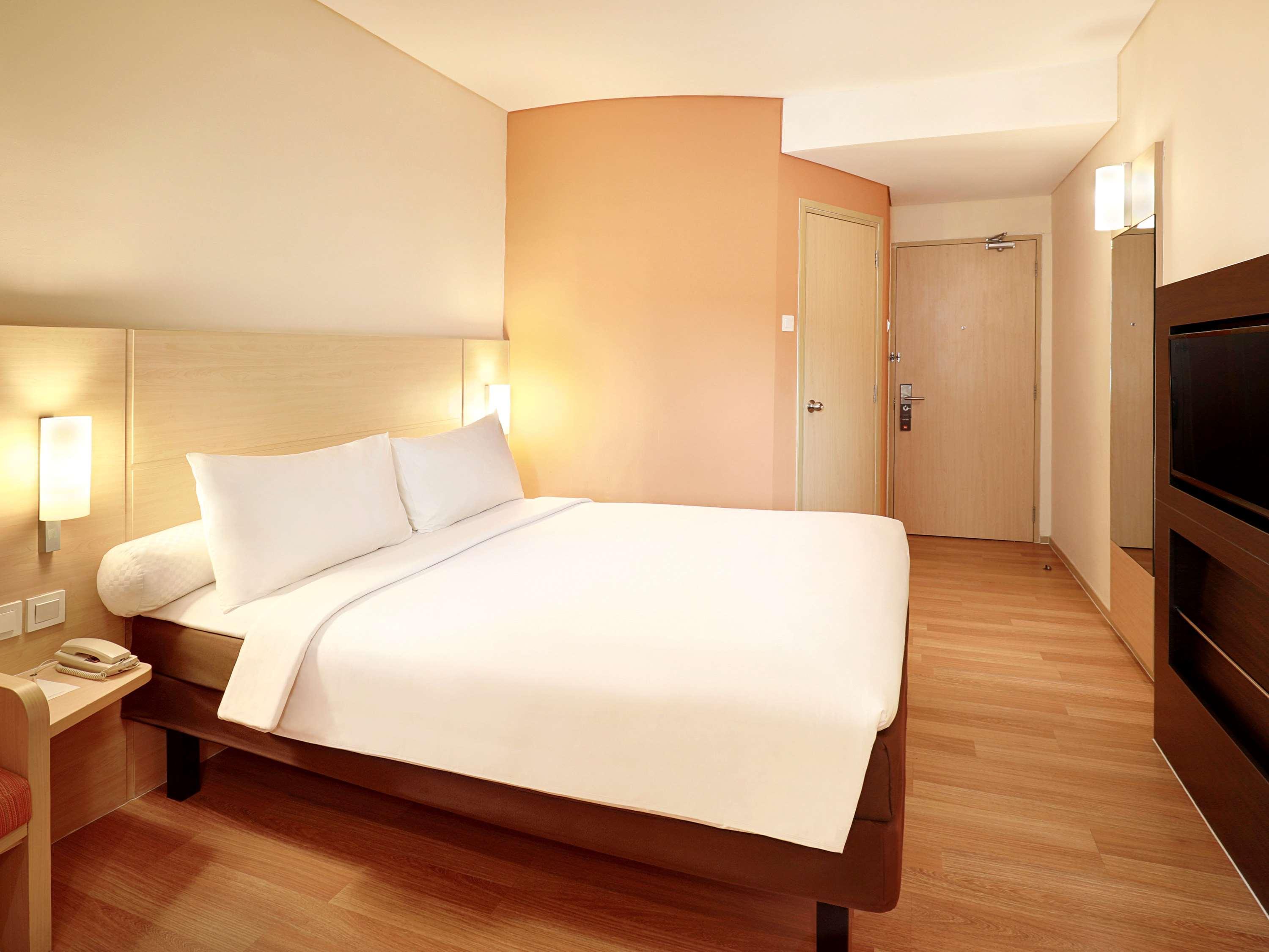 Ibis Jakarta Harmoni Exteriör bild