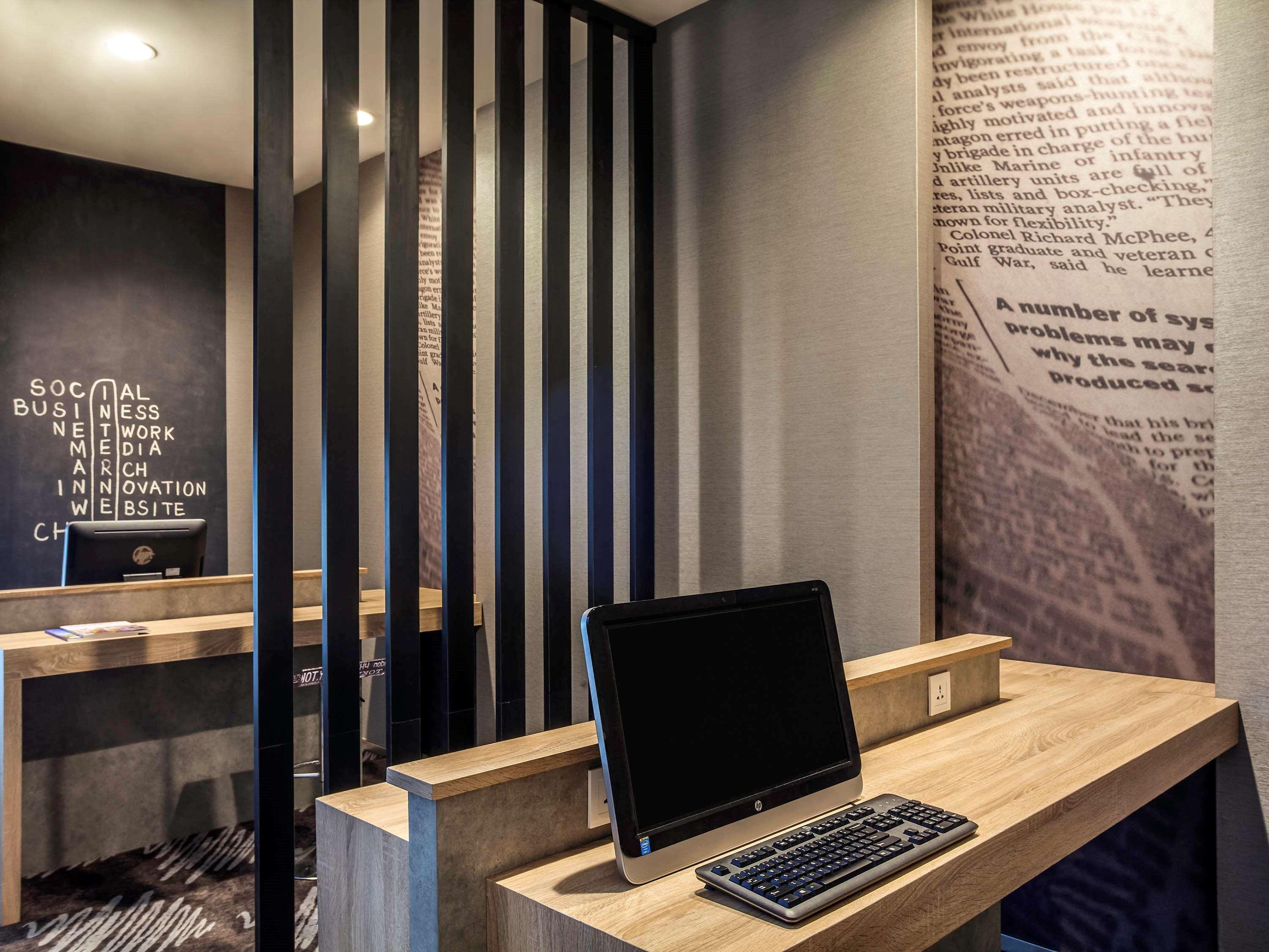 Ibis Jakarta Harmoni Exteriör bild