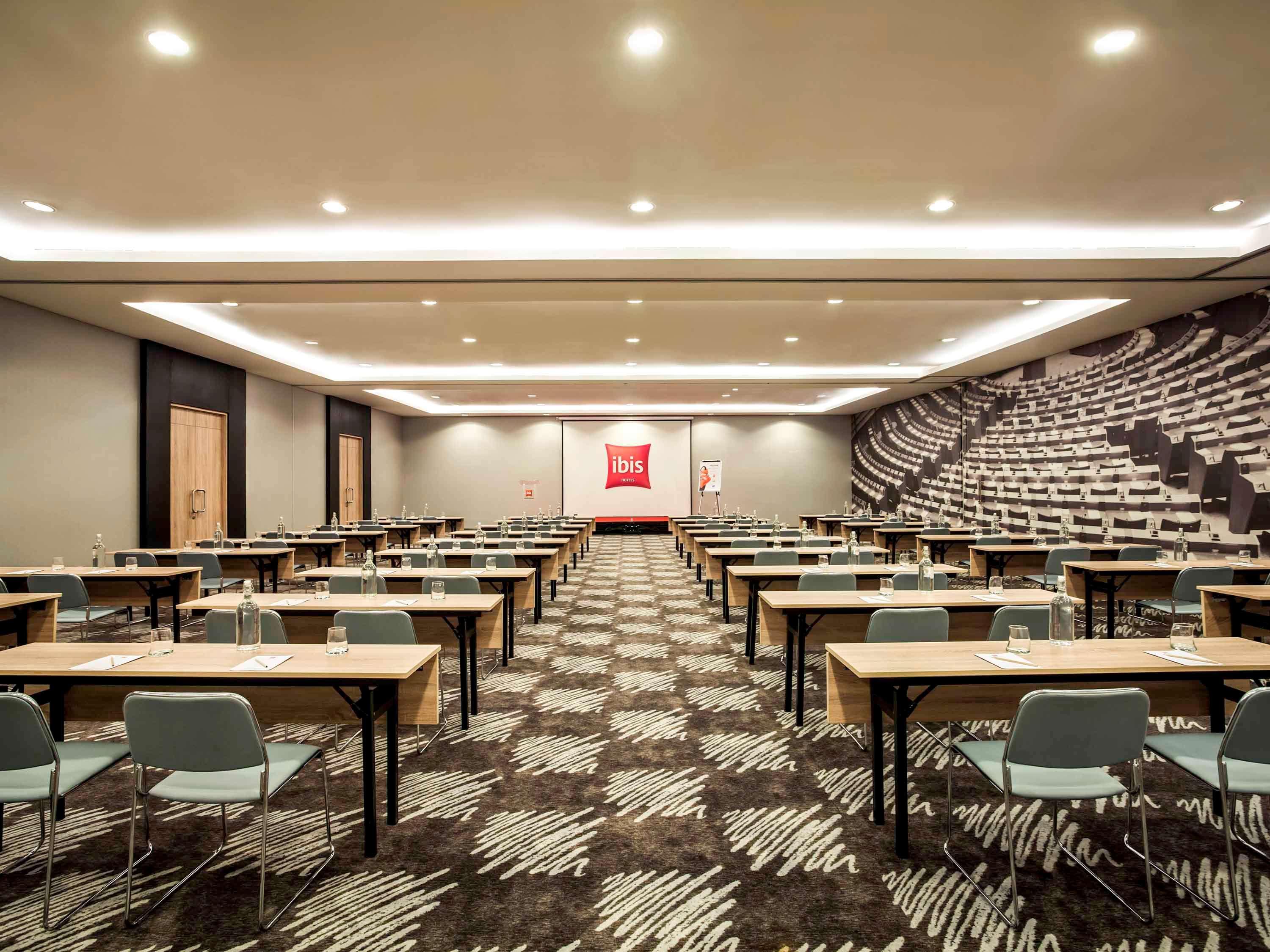 Ibis Jakarta Harmoni Exteriör bild