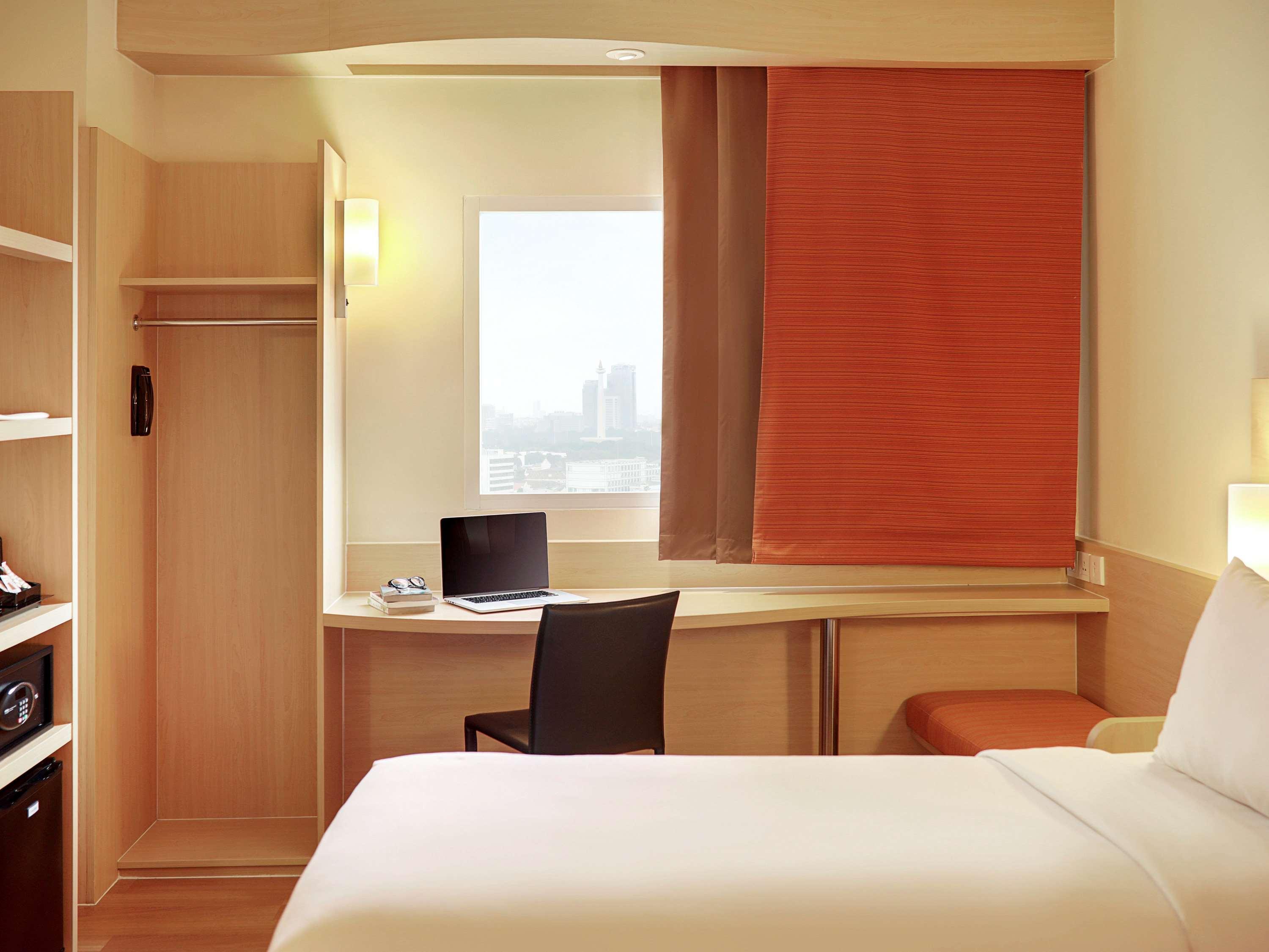 Ibis Jakarta Harmoni Exteriör bild