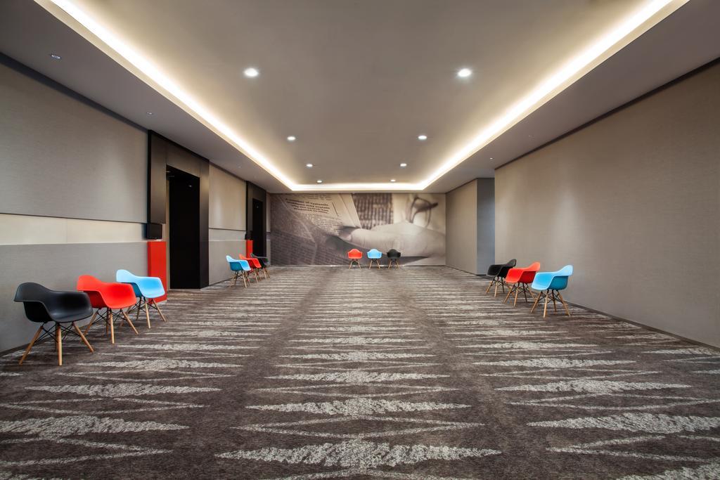 Ibis Jakarta Harmoni Exteriör bild