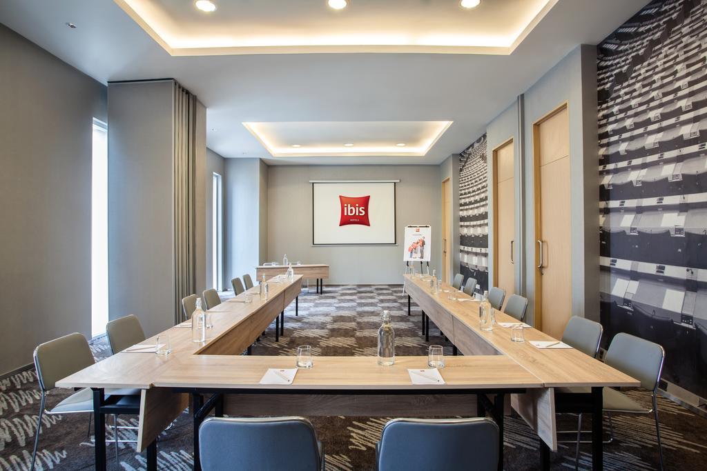 Ibis Jakarta Harmoni Exteriör bild