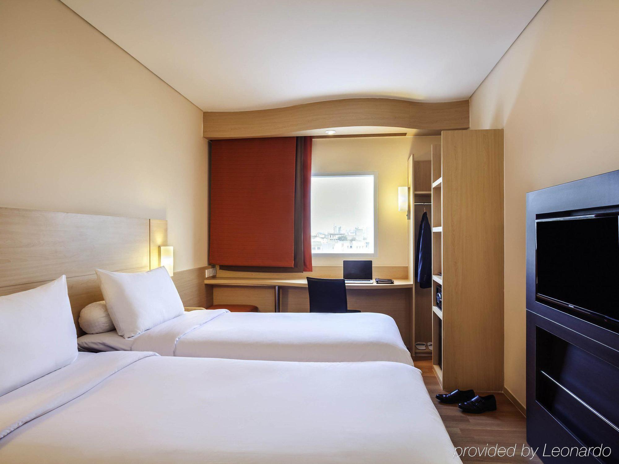 Ibis Jakarta Harmoni Exteriör bild