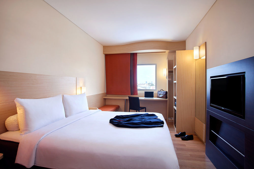 Ibis Jakarta Harmoni Exteriör bild