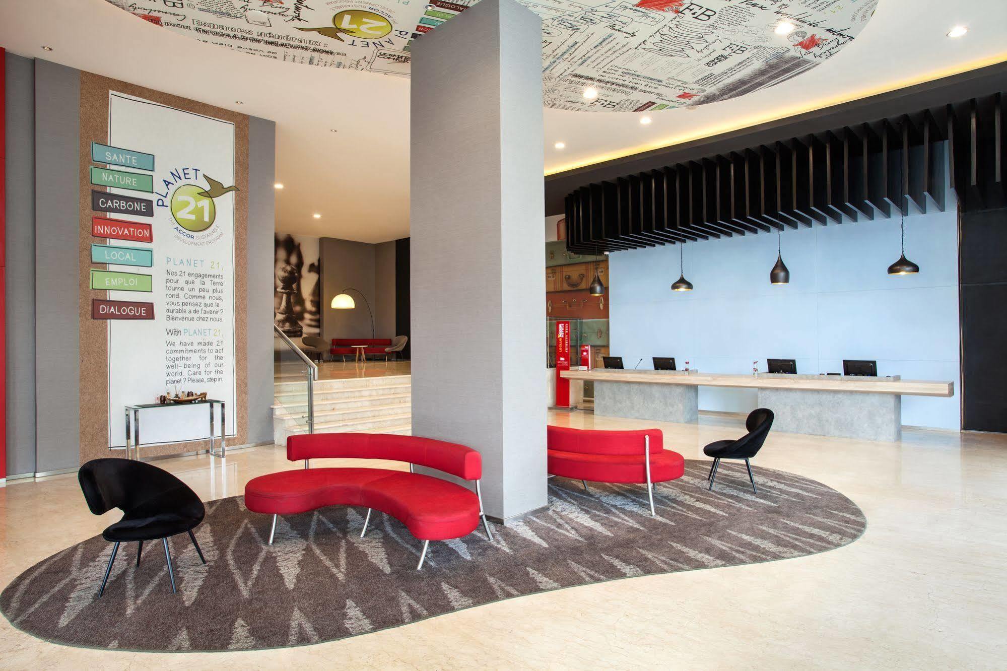 Ibis Jakarta Harmoni Exteriör bild