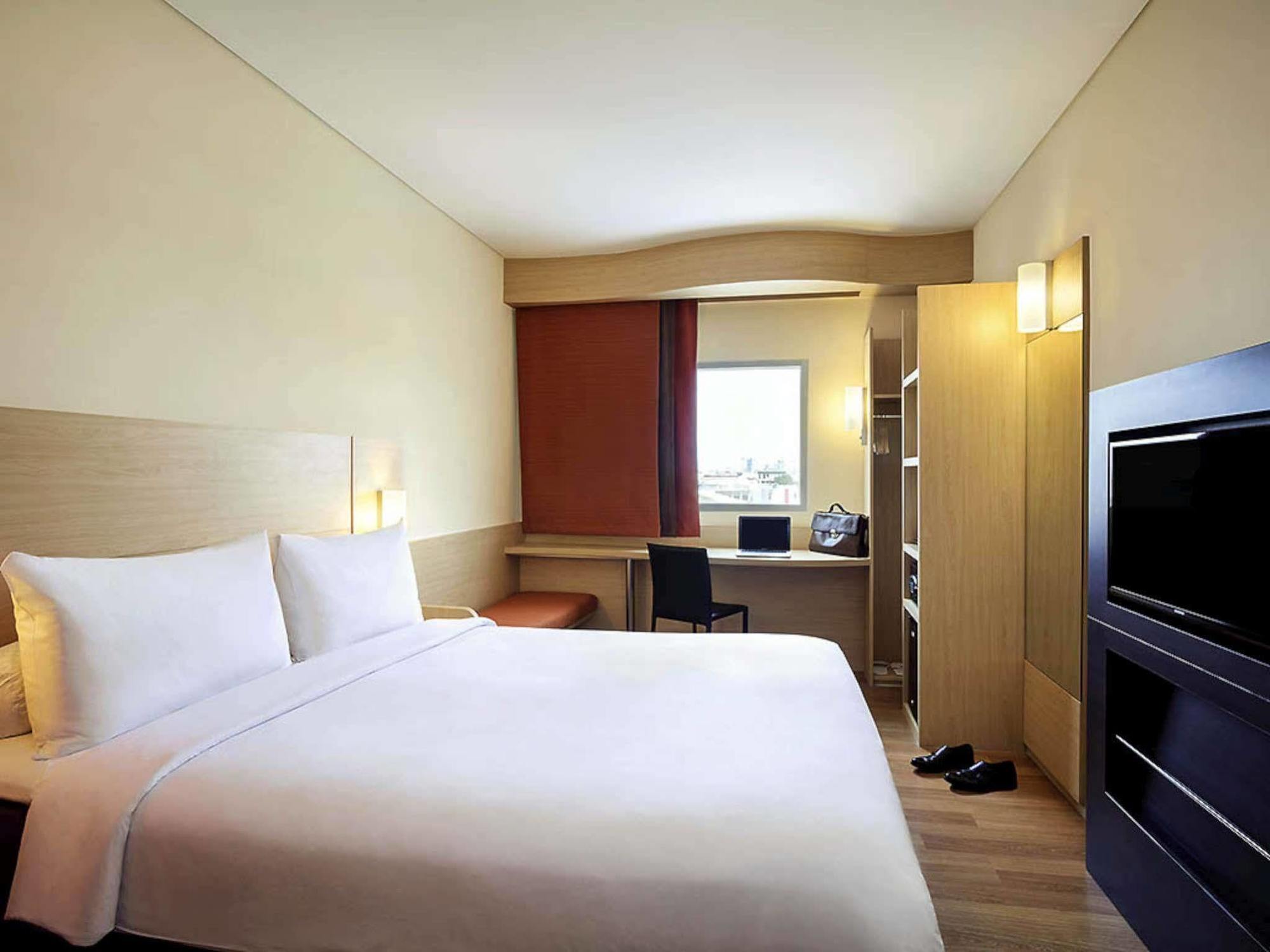Ibis Jakarta Harmoni Exteriör bild